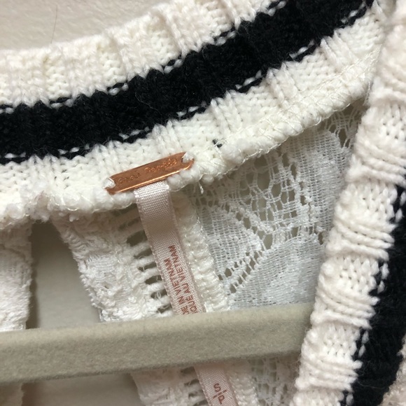 🧚🏼‍♂️FREE PEOPLE🧚🏿‍♀️ layering lace tank - Picture 2 of 3